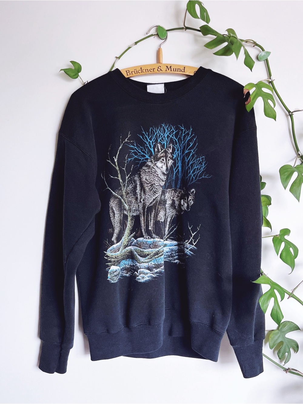 vintage 90’s Lee wolf pack sweatshirt